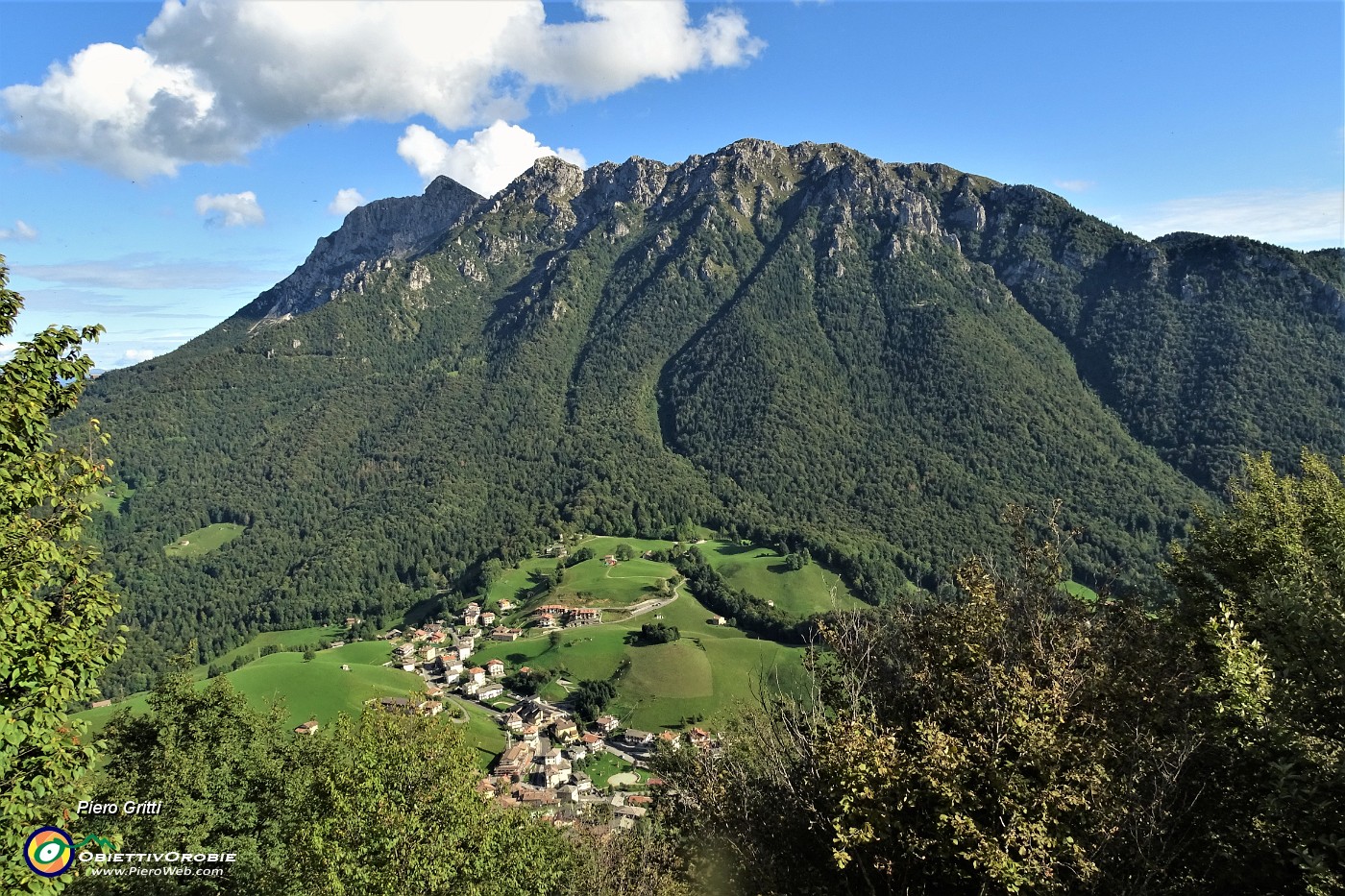 33 Vista verso l'Alben e su Valpiana.JPG